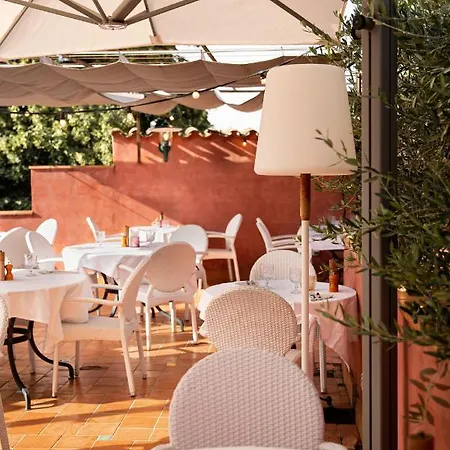 Le Square Hotel 3*