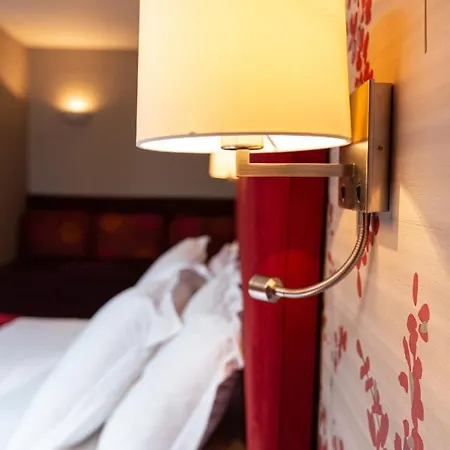 Le Square Отель Astaffort