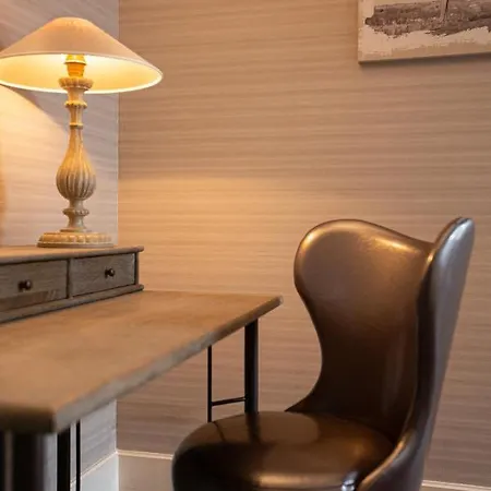 Le Square Hotel 3*