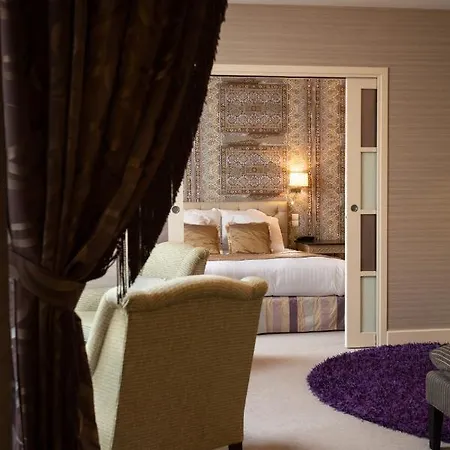 Le Square Отель Astaffort