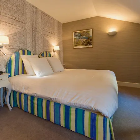 Le Square Отель