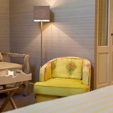 Отель Le Square