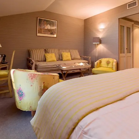 Отель Le Square