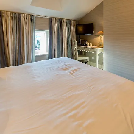 Le Square Отель